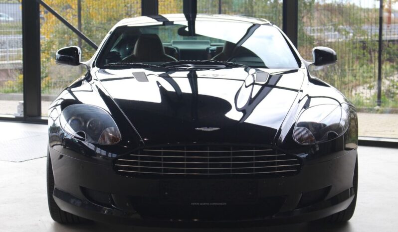 Aston Martin DB9 full