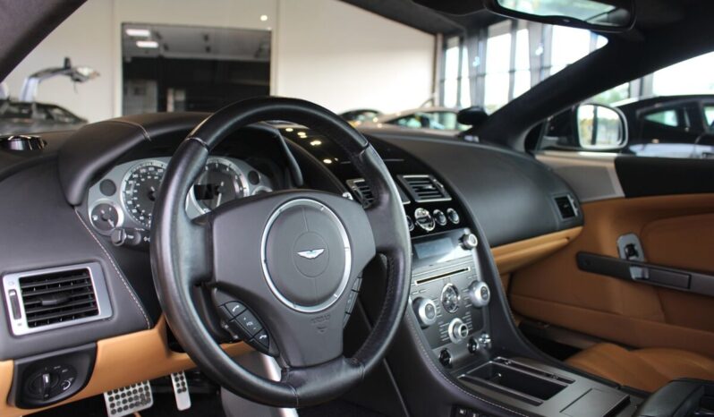 Aston Martin DB9 full