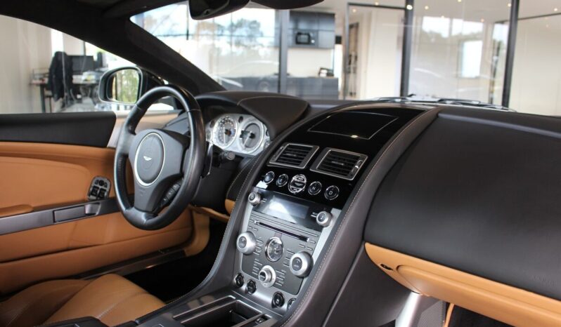 Aston Martin DB9 full