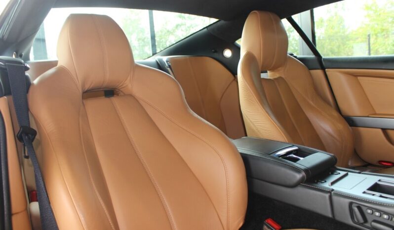 Aston Martin DB9 full