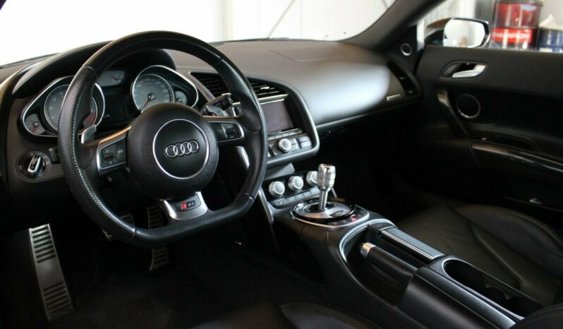 Audi R8 full